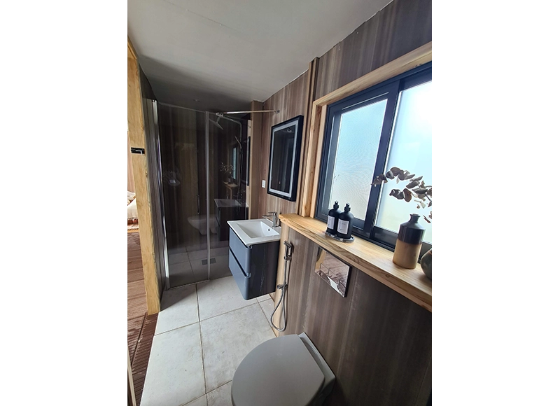 two-bedroom-inside-bathroom-view